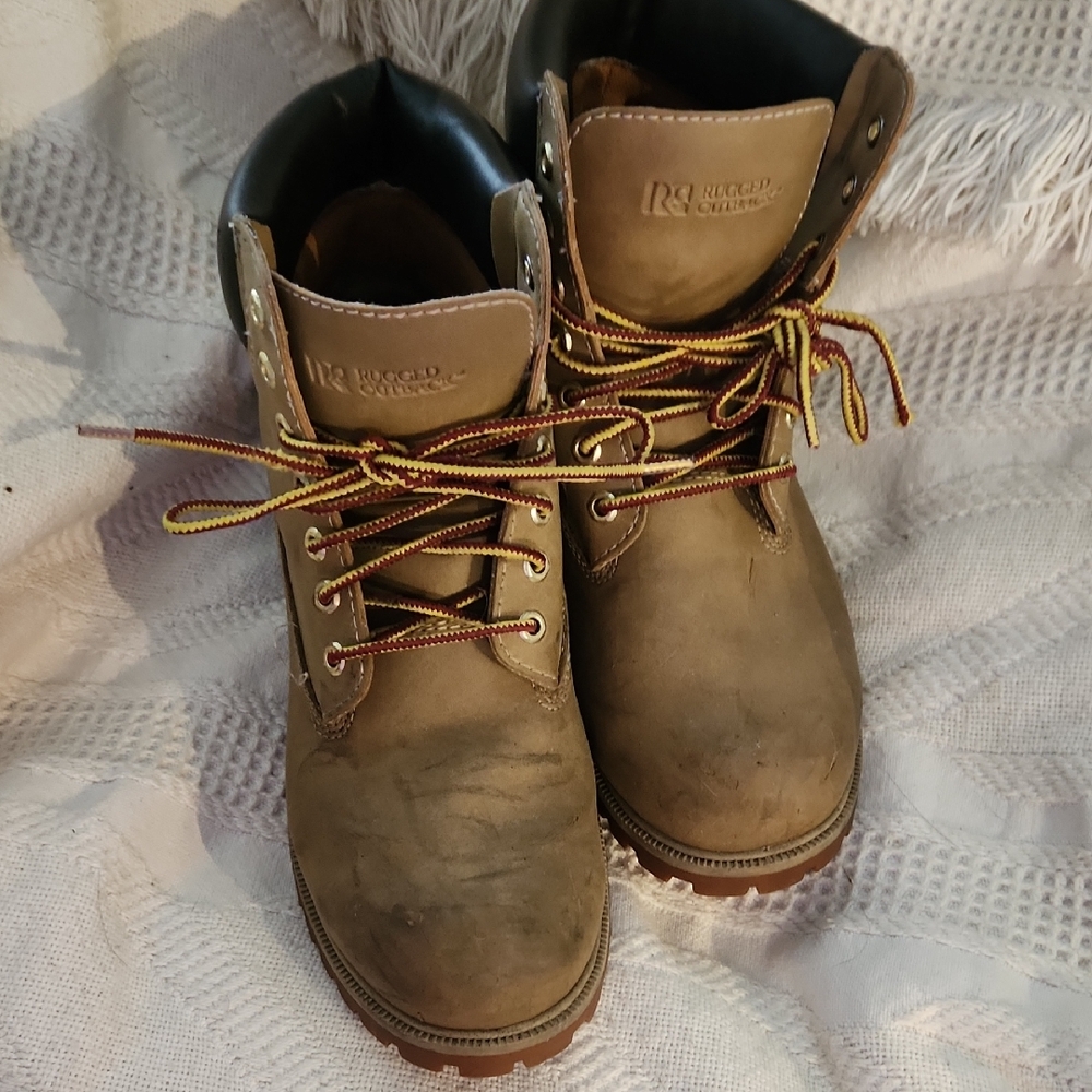 Rugged out Back Work Boots with Yellow-Brown Laces Size 10.5